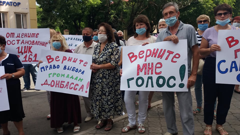 У Маріуполі влаштували мітинг через скасування виборів у низці громад Донбасу