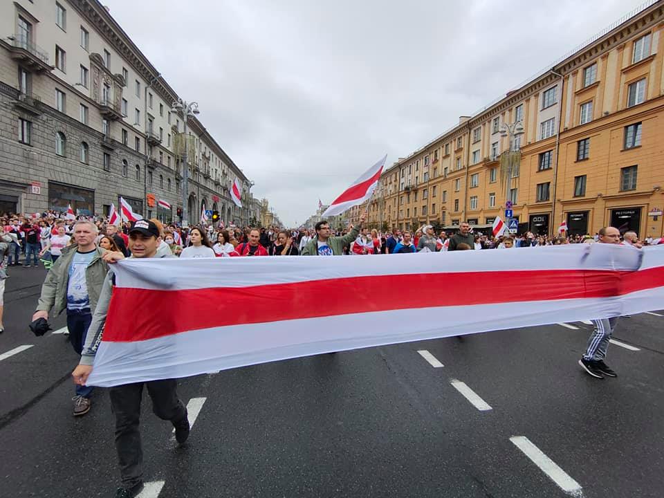 «Марш нової Білорусі»: понад 100 тисяч учасників у Мінську і тисячі — в обласних центрах