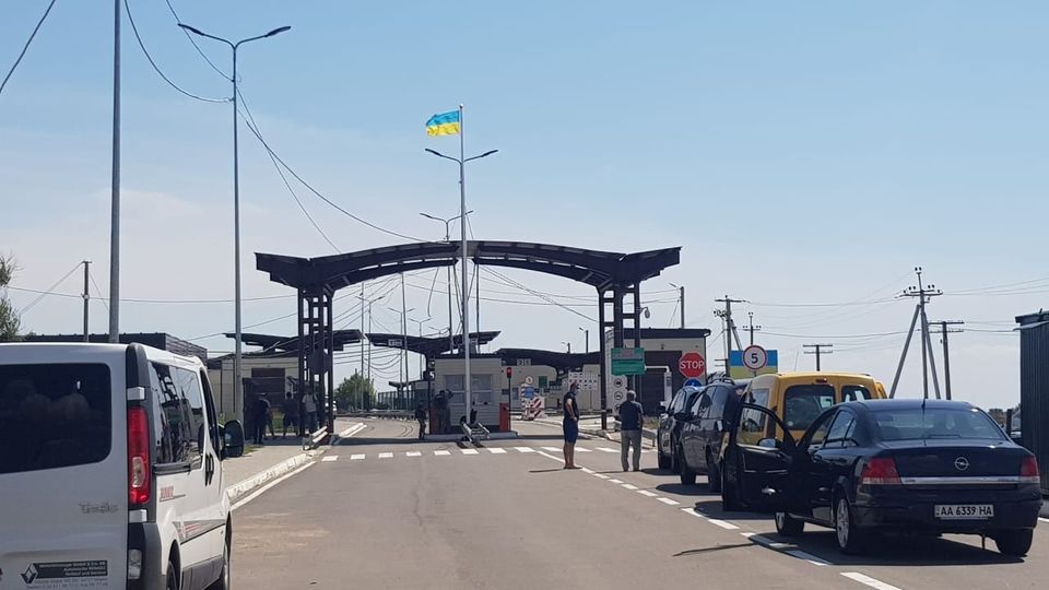 З 29 серпня КПВВ на адмінкордоні з Кримом відновлюють роботу