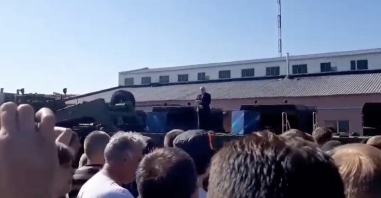 У Білорусі зранку затримали 5-х працівників Мінського заводу колісних тягачів: їх вже відпустили