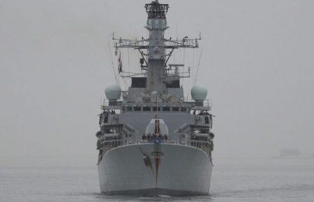 Кораблі НАТО й Британії супроводили дев'ять військових суден Росії