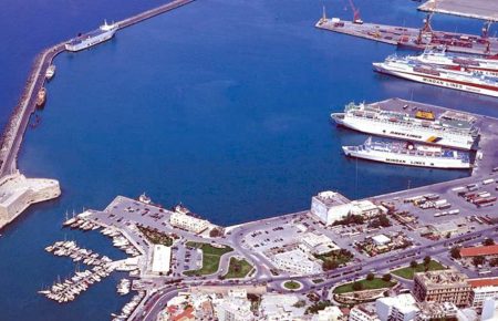 У Греції в порту стався вибух на судні, є постраждалі