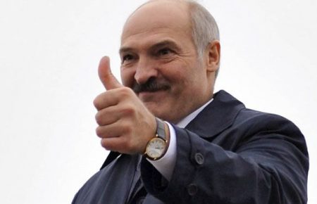 Студенти КНУ ініціювали позбавлення Лукашенка наукового ступеня вишу — його присвоїли 11 років тому