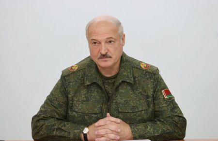 Лукашенко заявив, що йому «довелося привести основні частини Збройних сил у повну бойову готовність»