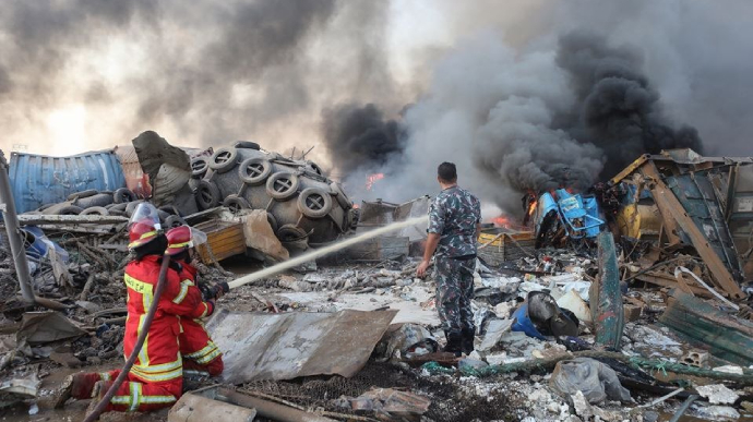 Спецслужби Лівану за два тижні до вибуху попереджали про небезпечні вибухові речовини у порту — Reuters