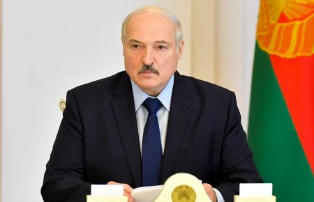 Оточення Лукашенка веде перемовини про можливу втечу до Росії у разі повалення влади — Bloomberg