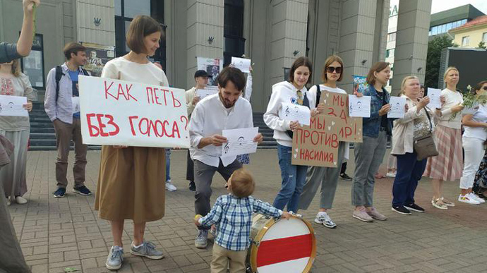 Протести в Білорусі змінюються від агресивних на більш фестивальні — білоруський активіст