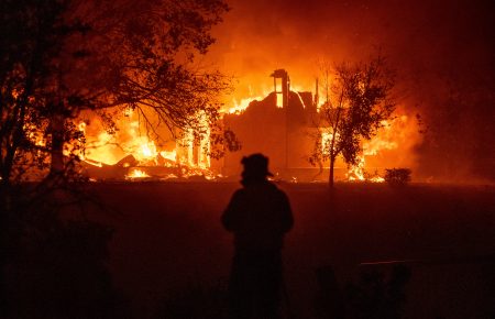 У Каліфорнії знову вирують пожежі, загинули щонайменше 6 людей