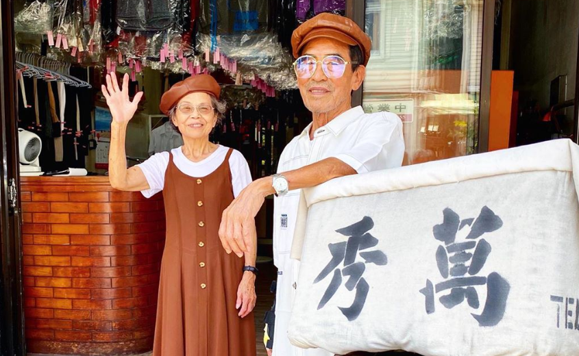 80-річне подружжя з Тайваню стали наймоднішою парою Instagram: для образів вони використовують одяг, забутий клієнтами у пральній