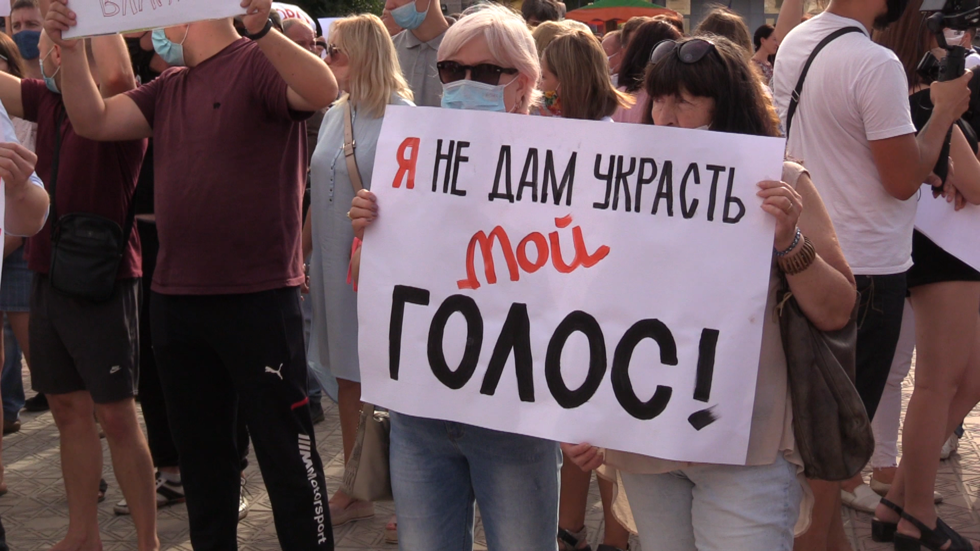«Поверніть нам право голосу!»: на Луганщині пройшов мітинг проти скасування виборів на деяких округах Донбасу