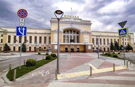 С сегодняшнего дня Укрзализныця отменяет остановки ряда поездов в Луцке и Тернополе из-за карантина