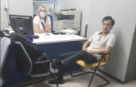 Мужчина, который угрожает терактом в отделении банка, по предварительной информации, гражданин Узбекистана — Геращенко