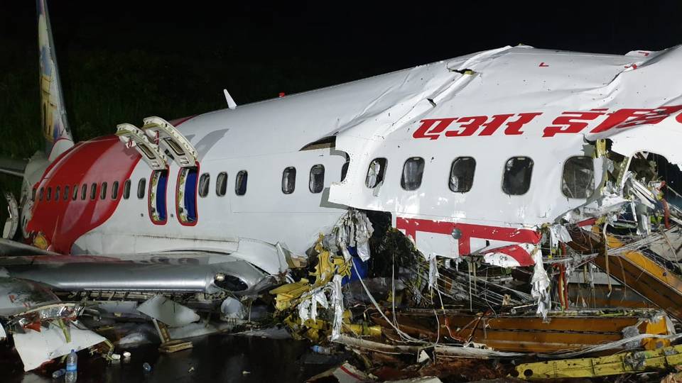 Кількість загиблих унаслідок аварії літака в Індії зросла до 17
