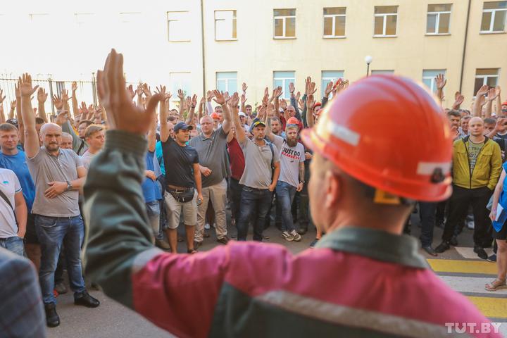 В Беларуси сотрудники телерадиокомпании и ряда предприятий вышли на забастовку
