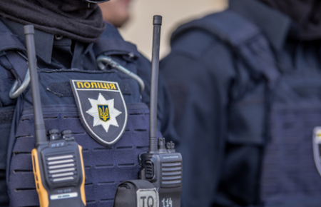 В киевский банк зашел неизвестный мужчина и угрожает взорвать бомбу — Геращенко