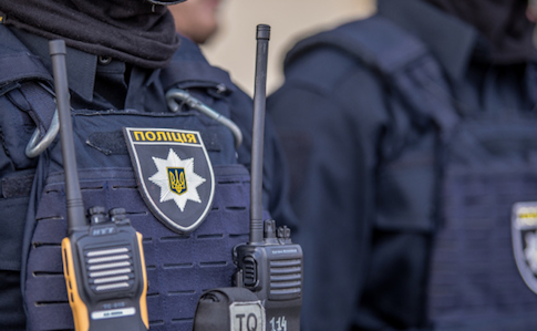 В киевский банк зашел неизвестный мужчина и угрожает взорвать бомбу — Геращенко