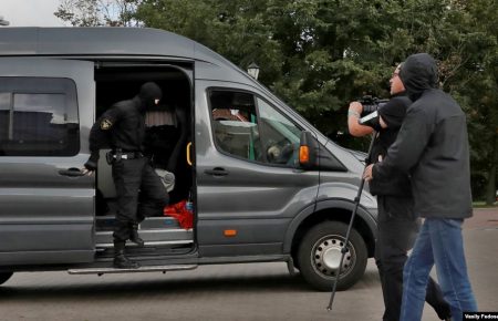 Влада Білорусі позбавляє акредитації журналістів закордонних ЗМІ