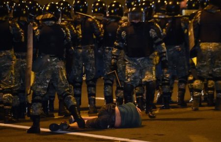 Парламент Білорусі вважає дії ОМОНу проти демонстрантів адекватними