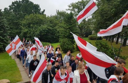 У Білорусі — 15-й день протестів, у Мінську збираються тисячі людей