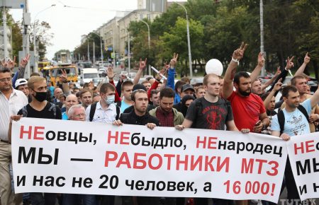 У Білорусі для працівників підприємств, що страйкують, зібрали понад $1,1 млн допомоги