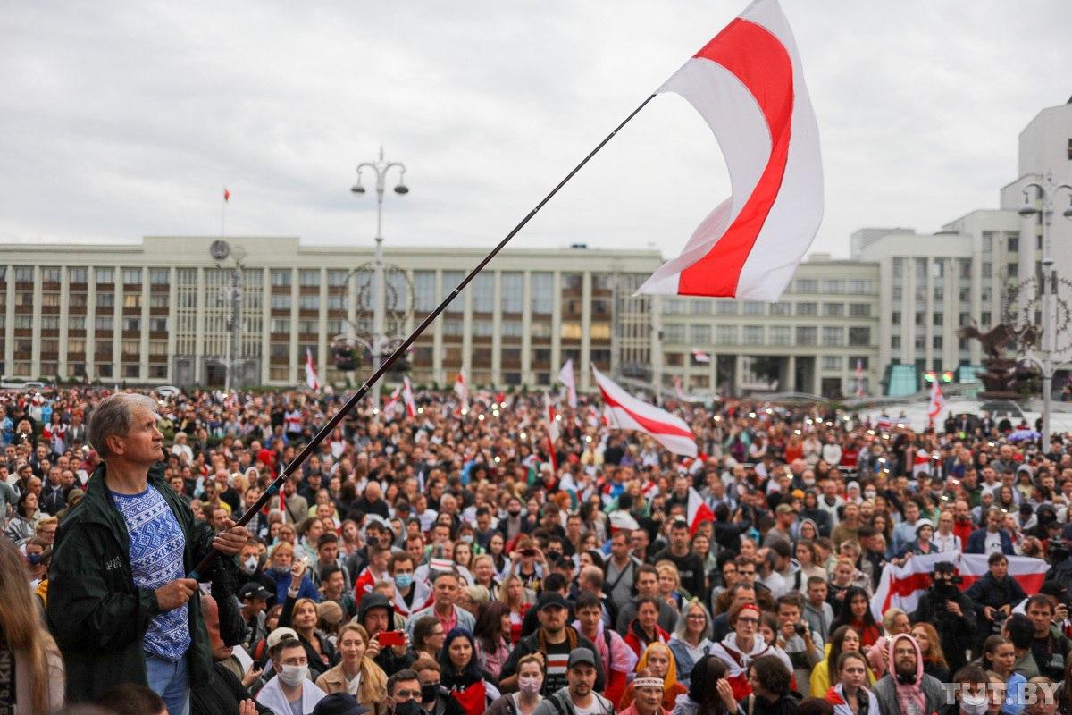 Протести в Білорусі: у Мінську на площі Незалежності затримали кількох протестувальників