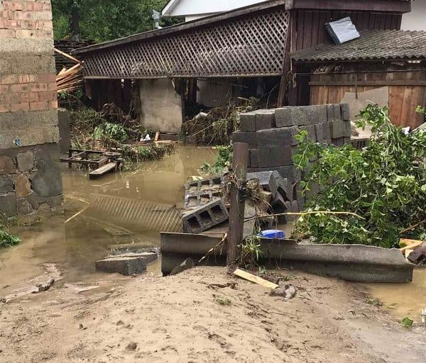 Жителі села на Прикарпатті стверджують, що компенсації отримали ті односельці, чиє майно не постраждало від повені