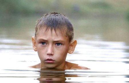 На премию «Эмми» номинировали фильм о мальчике из Донбасса, который живет у линии фронта