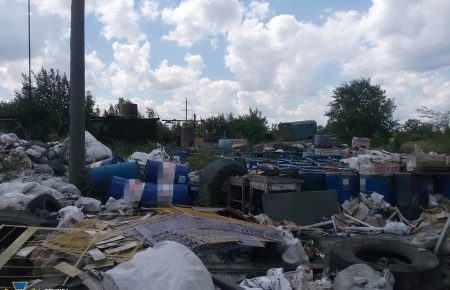 Звалище небезпечних відходів: СБУ звинувачує сєвєродонецьку фірму у порушенні екологічних норм