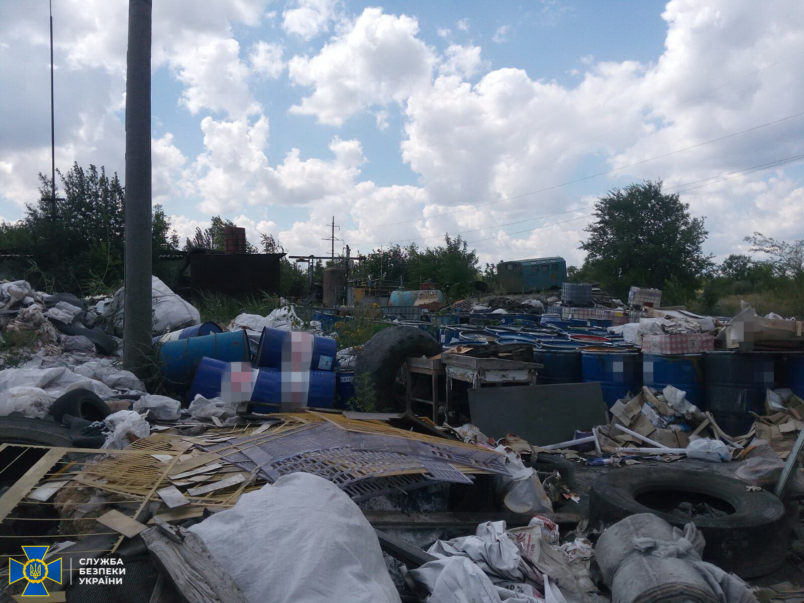Звалище небезпечних відходів: СБУ звинувачує сєвєродонецьку фірму у порушенні екологічних норм