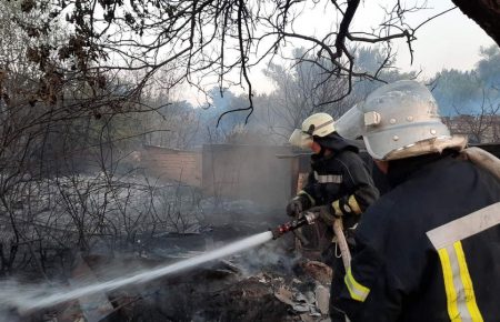 На Луганщине за сутки потушили 16 пожаров, погиб человек, еще двое получили ожоги
