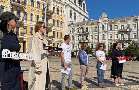 У Києві на Софійській площі читають листи заручників Кремля