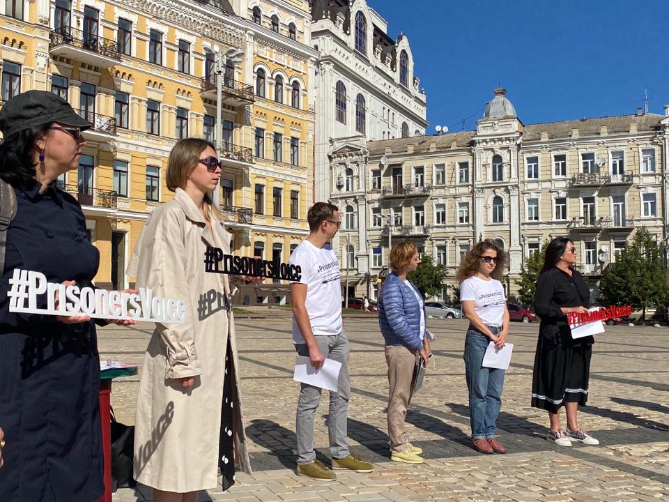 У Києві на Софійській площі читають листи заручників Кремля