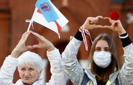 У Білорусі силовики затримують учасниць «жіночого маршу»