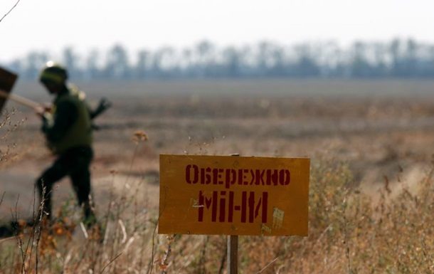 Двое украинских военных подорвались на Донбассе