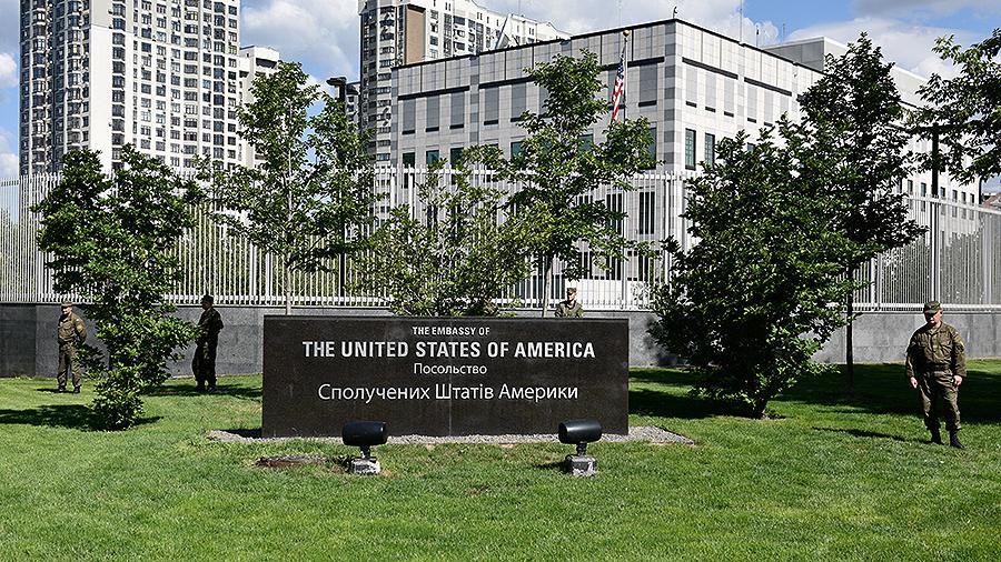 Співробітниця посольства США, яку напередодні побили у Києві, померла
