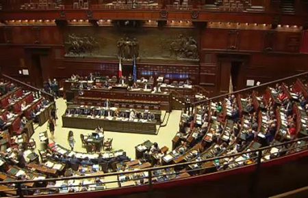 Приготуватися на вихід: в Італії відбувся референдум про скорочення кількості депутатів і сенаторів