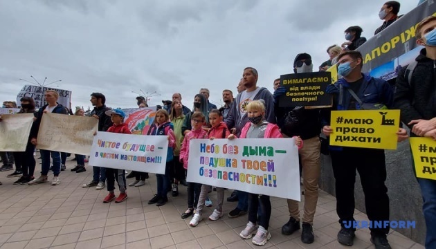 «Маю право дихати» — у Запоріжжі активісти вийшли на акцію та закликають зменшити викиди