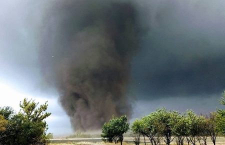 На Херсонщині пронісся потужний торнадо (відео)