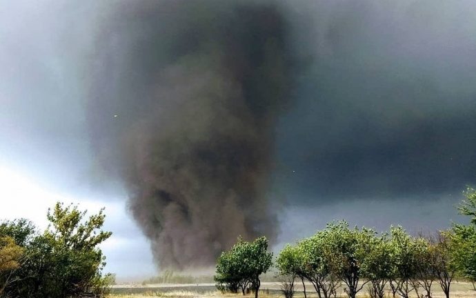 На Херсонщині пронісся потужний торнадо (відео)