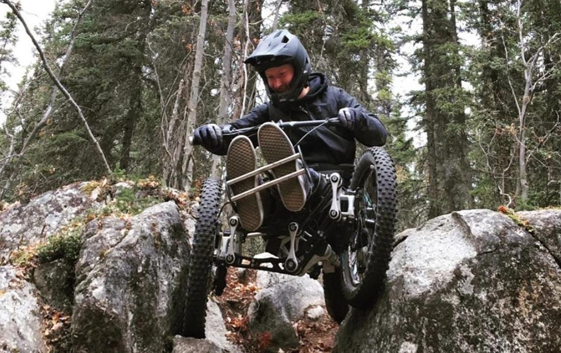 Паралізований сноубордист заснував компанію, що виготовляє велосипеди для людей з інвалідністю