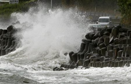 Тайфун у Японії: влада розпорядилася евакуювати понад 1,5 млн осіб (ВІДЕО)