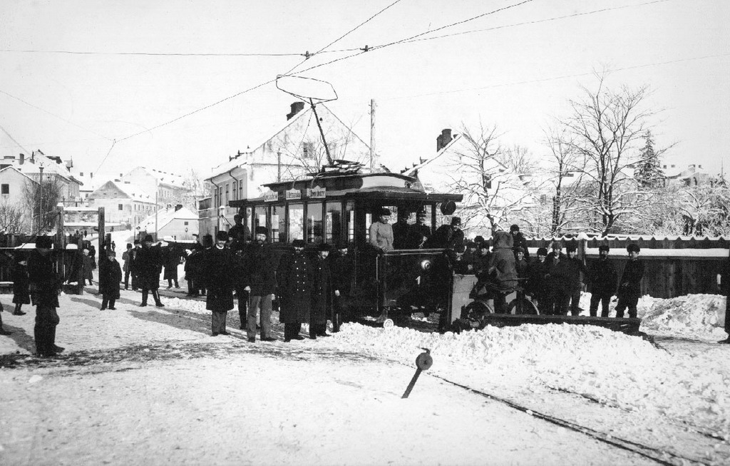 Від перших жарівок і електричного трамвая до потужних електромереж: як відбувалася електрифікація Львова