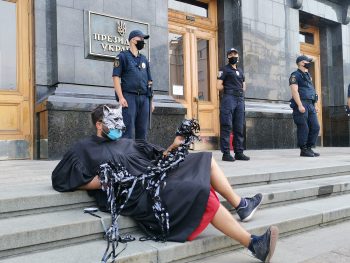 Президенту Зеленському потрібен кишеньковий суд — виконавча директорка Фундації «DEJURE» Президенту Зеленському потрібен кишеньковий суд — виконавча директорка Фундації «DEJURE»