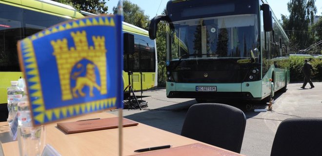 У Львові вирішили попрощатися з маршрутками, за кілька років у місті курсуватимуть тільки електробуси