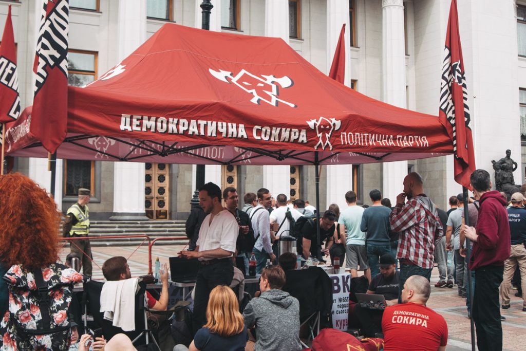 «Демократична сокира» подає до суду через недопуск на вибори в Київраду
