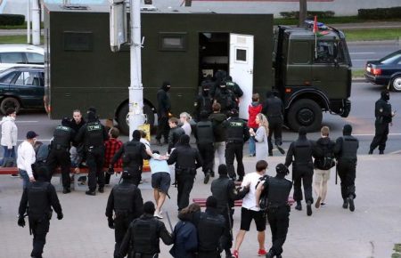 На «Марші героїв» у Мінську затримали  близько 400 протестувальників — МВС Білорусі