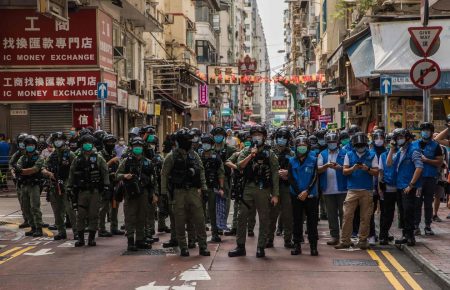 У Гонконгу протести проти перенесення виборів, поліція заявила про 90 арештованих
