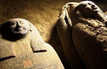 У Єгипті археологи виявили 27 стародавніх саркофагів I-II століття до нашої ери (ВІДЕО)