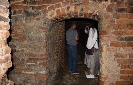 Не було у жодних документах: у Луцьку археологи натрапили на замуроване підземелля