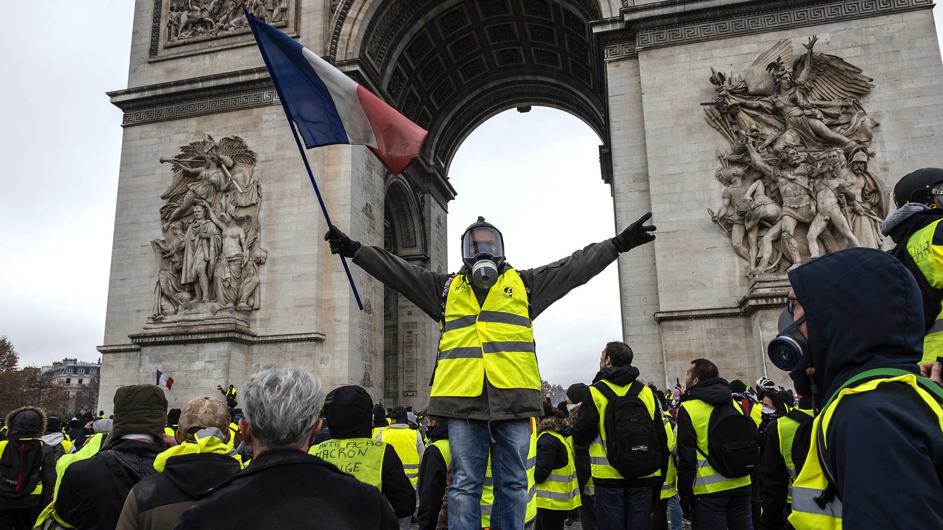 Поліція Парижа затримала понад 250 «жовтих жилетів»